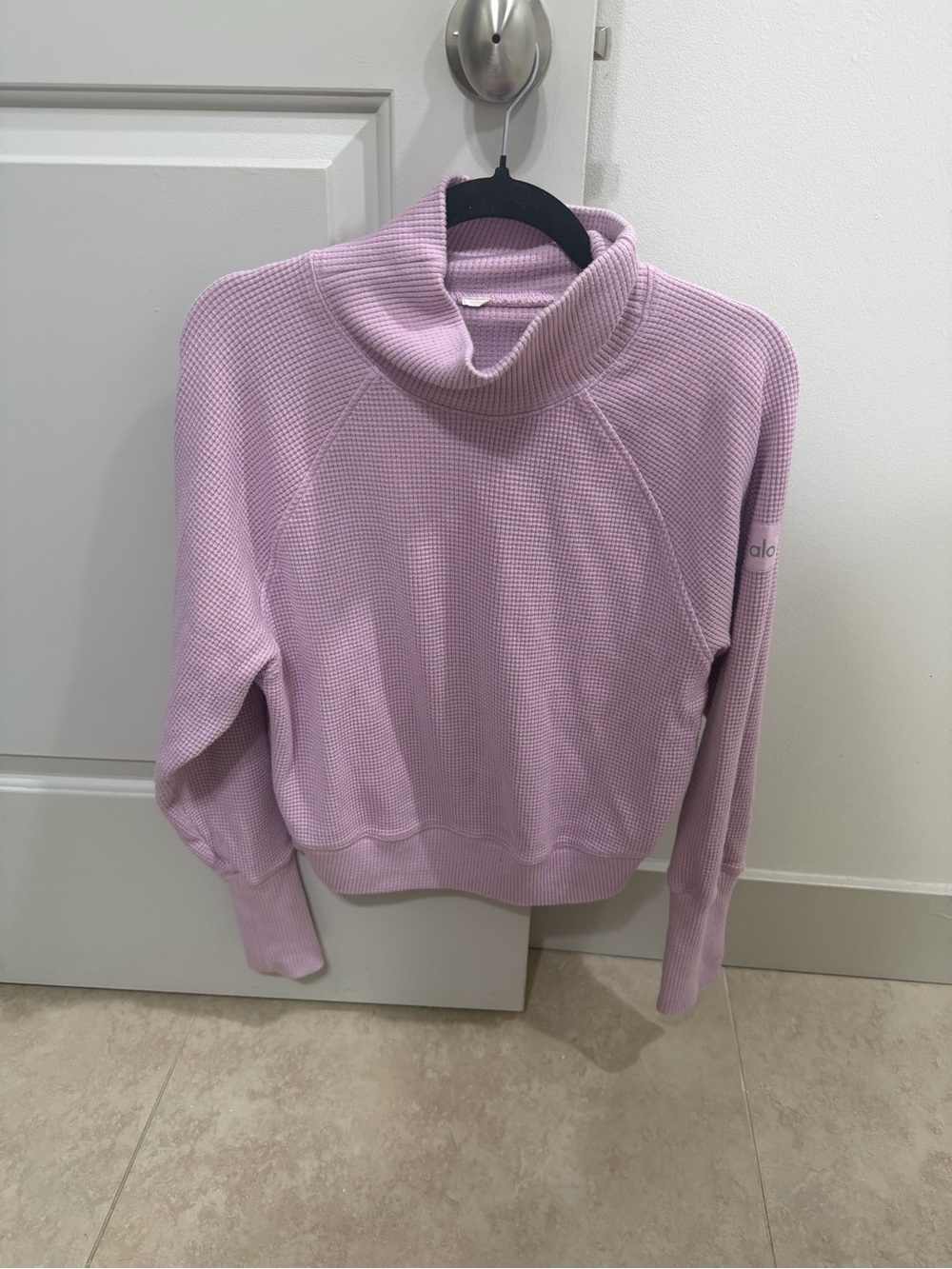 Alo Yoga Small Pink Waffle Weekend Escape Mockneck Sweatshirt. 💕⚡️
